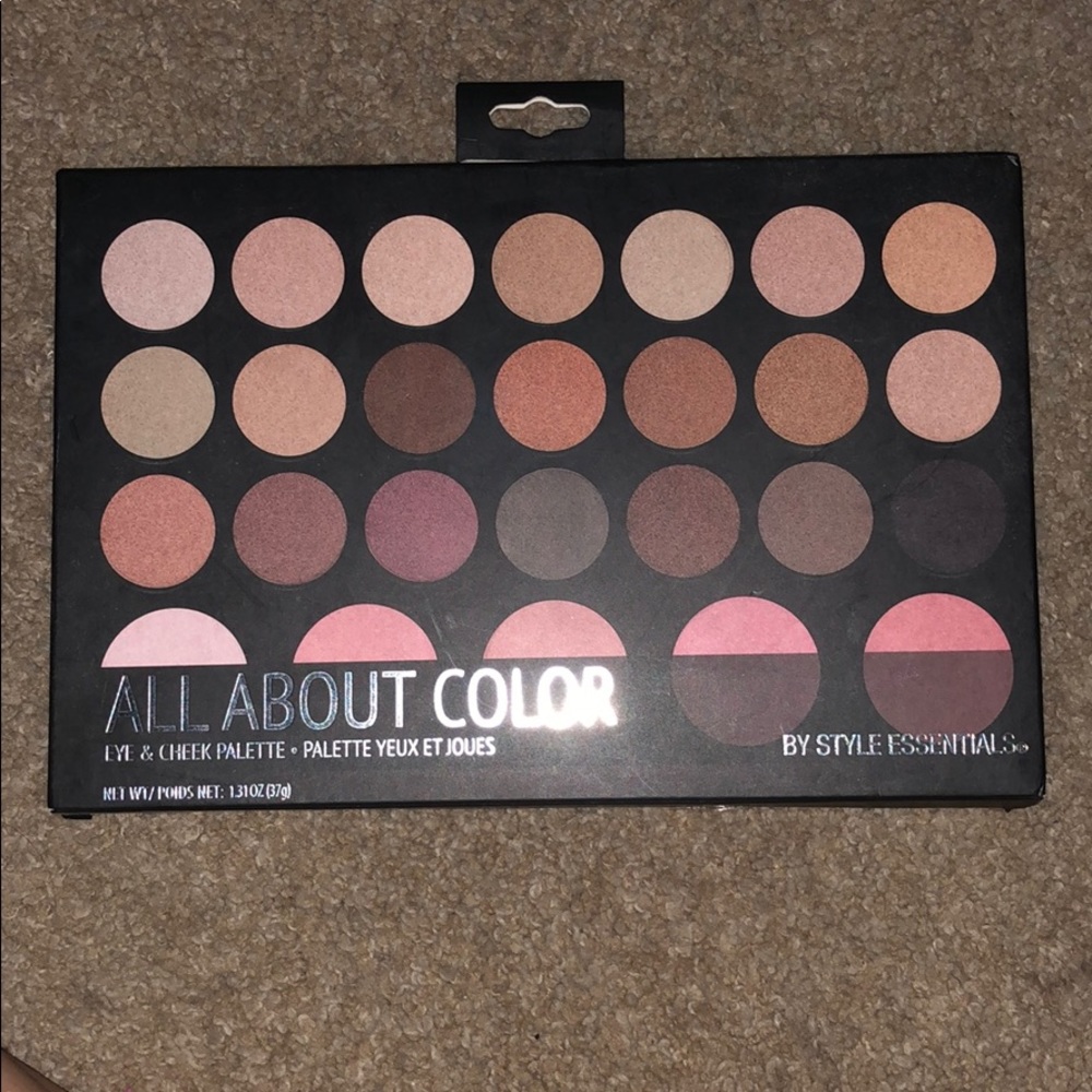 Style Essentials eyeshadow palette